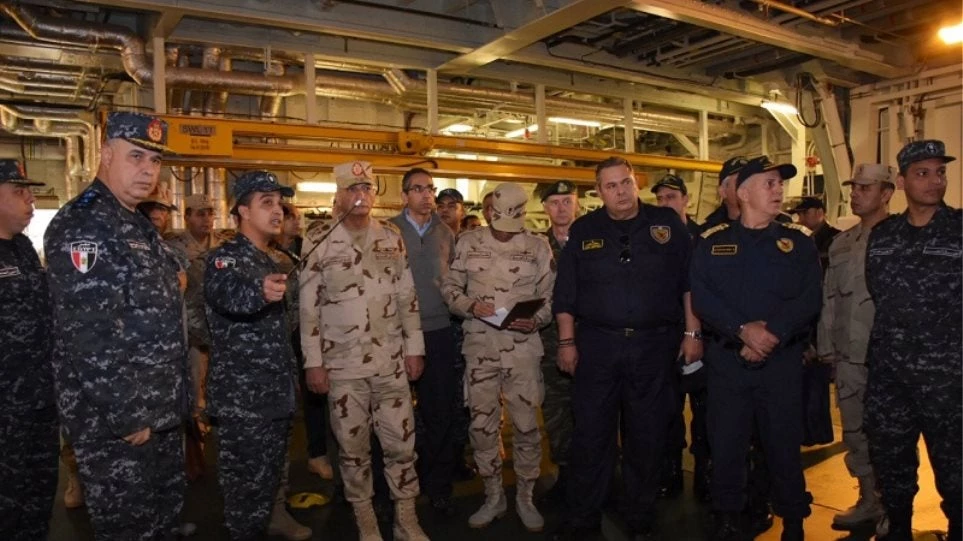 Με στολή… ναυάρχου ο Καμμένος στην κοινή άσκηση Ελλάδας-Κύπρου-Αιγύπτου «Μέδουσα 7» (εικόνες)